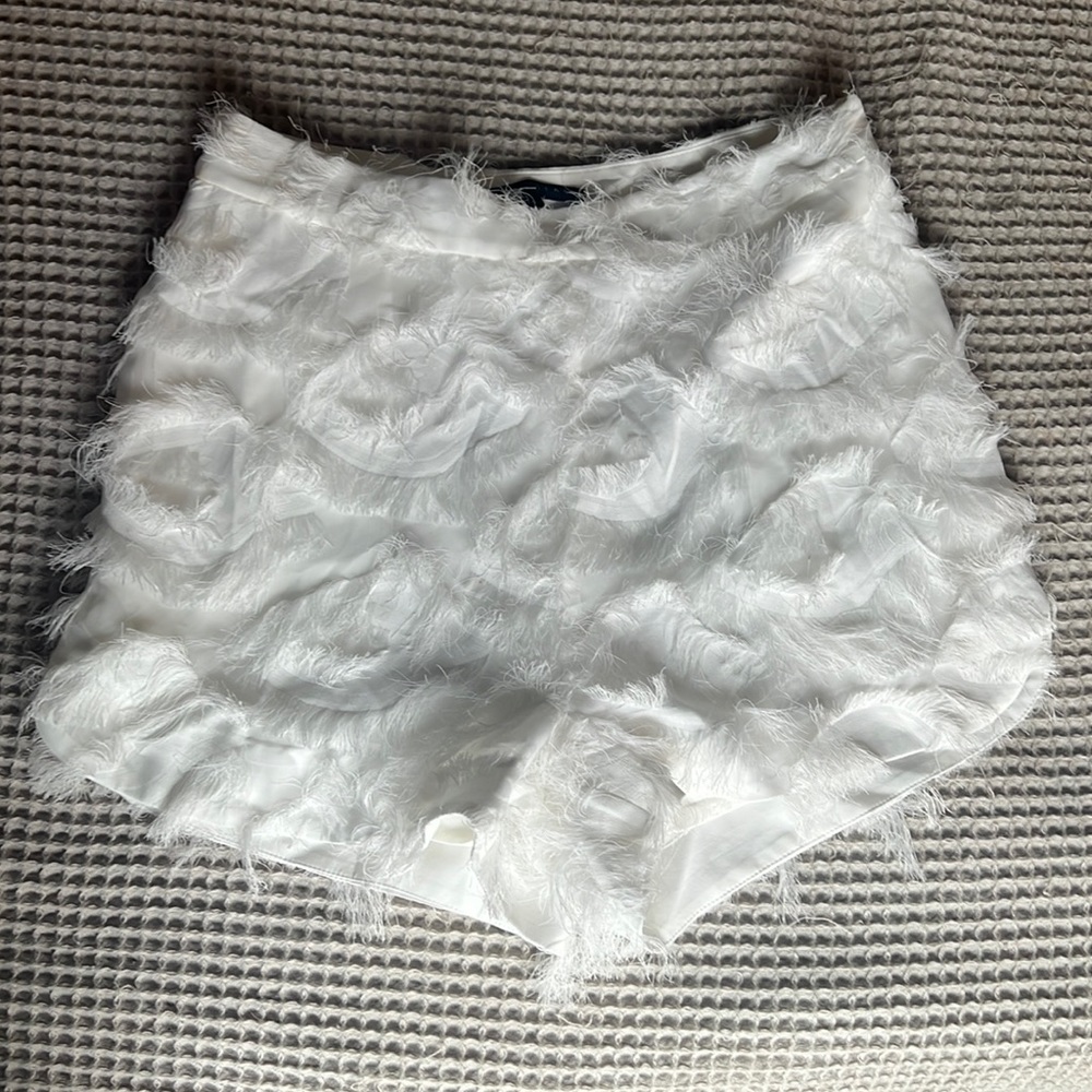 Abbey Glass feathered white shorts size 4